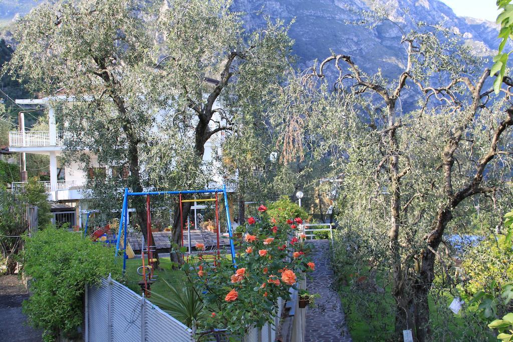 Hotel Riviera Panoramic Green Resort Limone sul Garda Bagian luar foto
