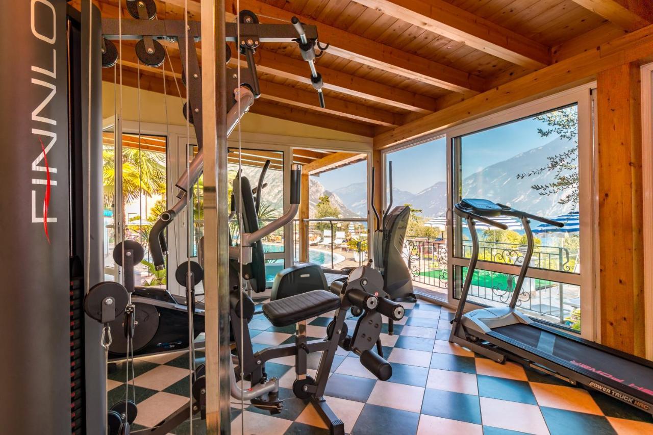 Hotel Riviera Panoramic Green Resort Limone sul Garda Bagian luar foto