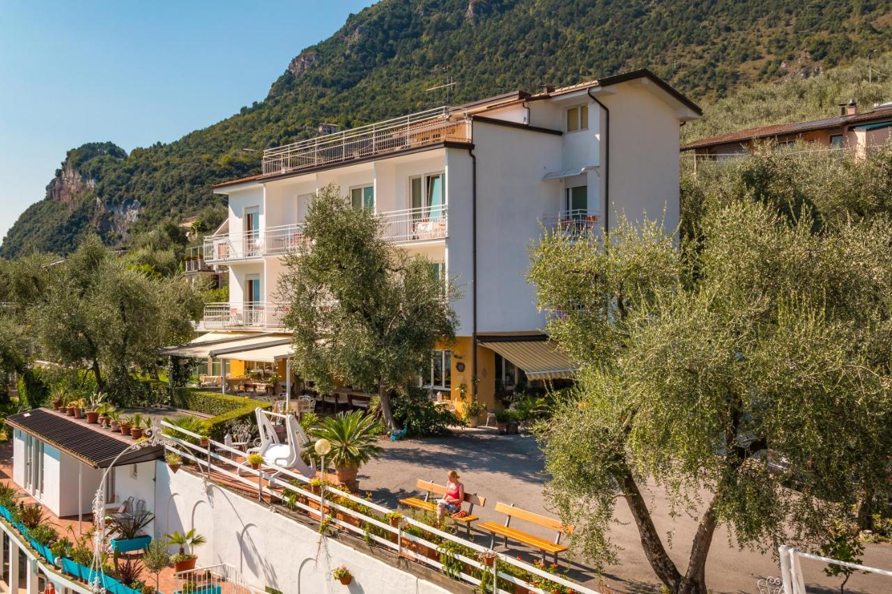 Hotel Riviera Panoramic Green Resort Limone sul Garda Bagian luar foto