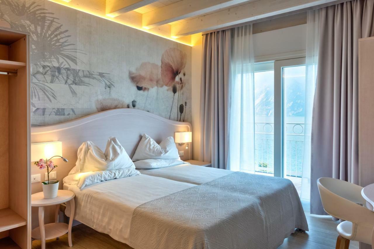 Hotel Riviera Panoramic Green Resort Limone sul Garda Bagian luar foto