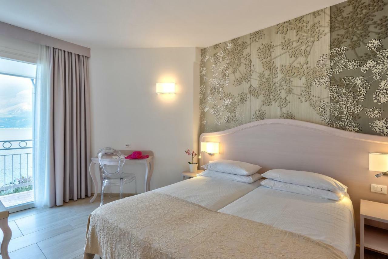 Hotel Riviera Panoramic Green Resort Limone sul Garda Bagian luar foto