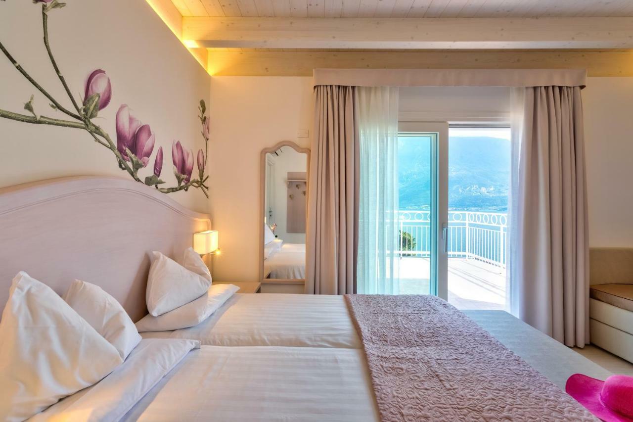 Hotel Riviera Panoramic Green Resort Limone sul Garda Bagian luar foto
