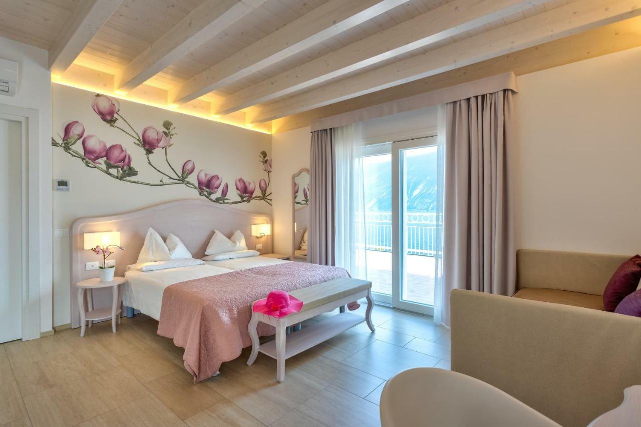 Hotel Riviera Panoramic Green Resort Limone sul Garda Bagian luar foto