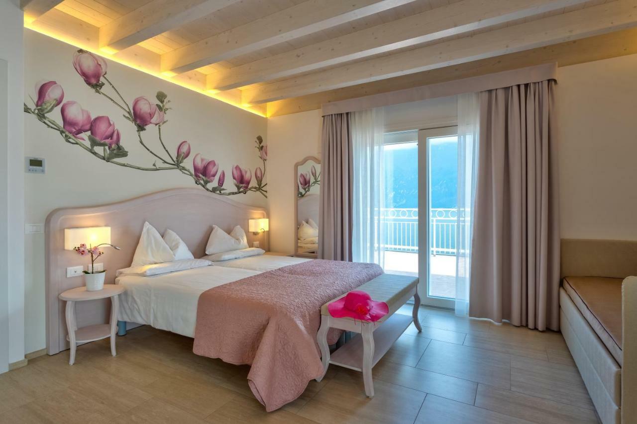 Hotel Riviera Panoramic Green Resort Limone sul Garda Bagian luar foto